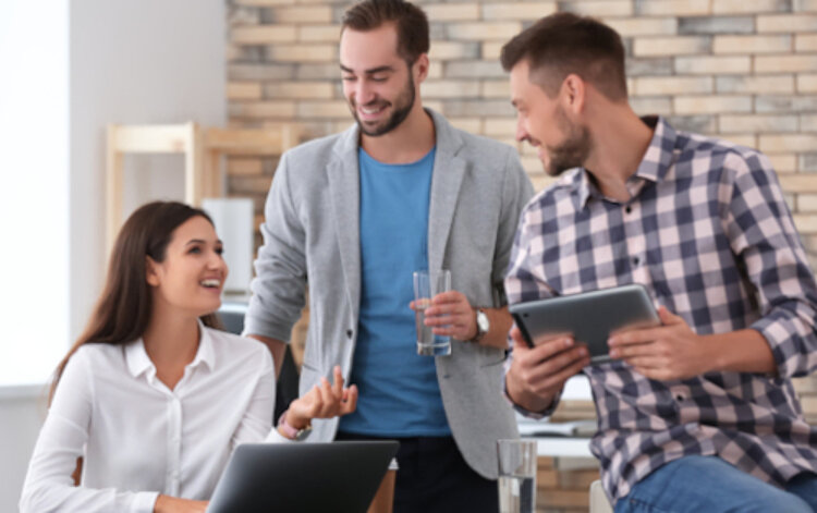 2 Abschlüsse in 2 Jahren – Expert*in in Wirtschaft und IT werden